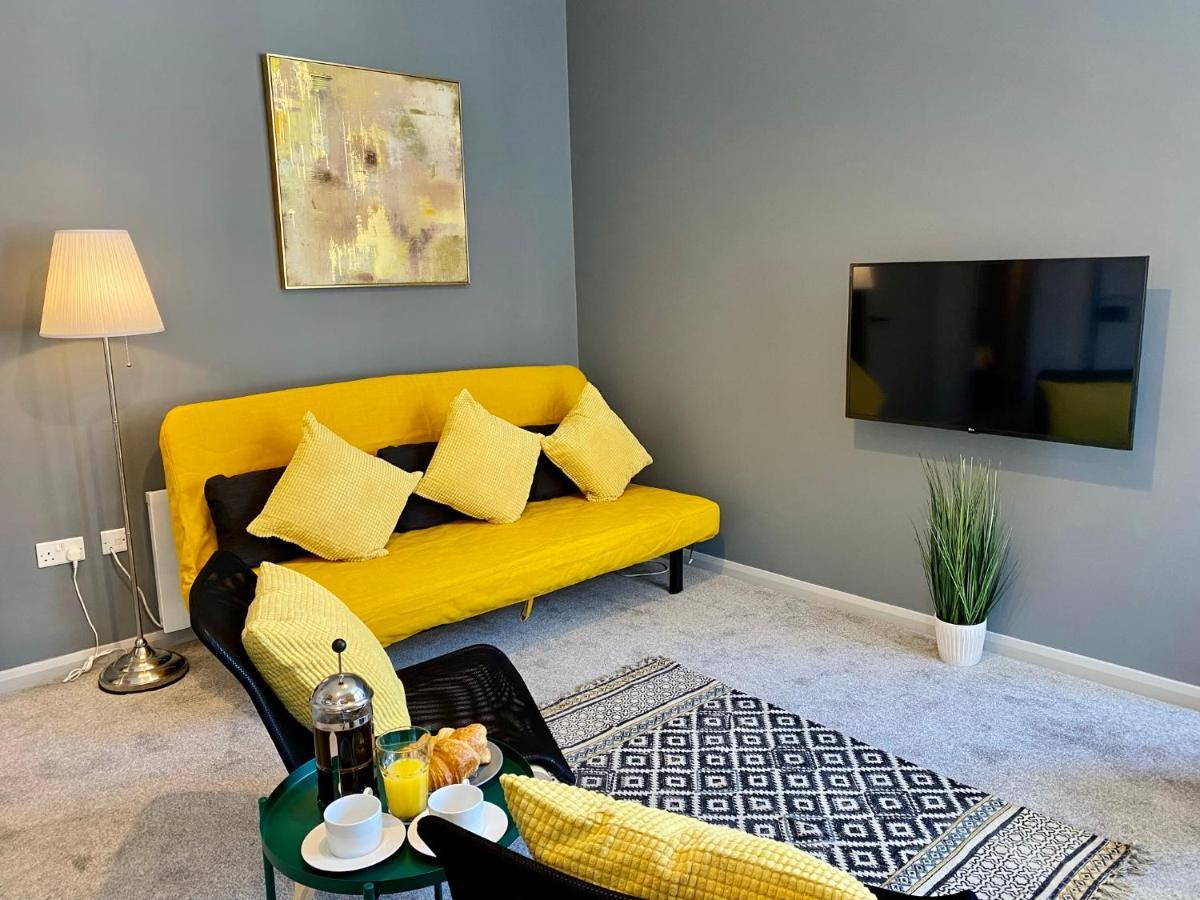 Trendy Stylish Apartment! - 5 Minute Walk To The Best Beach! - Great Location - Parking - Fast Wifi - Smart Tv - Newly Decorated - Sleeps Up To 6! Close To Bournemouth & Poole Town Centre & Sandbanks ภายนอก รูปภาพ