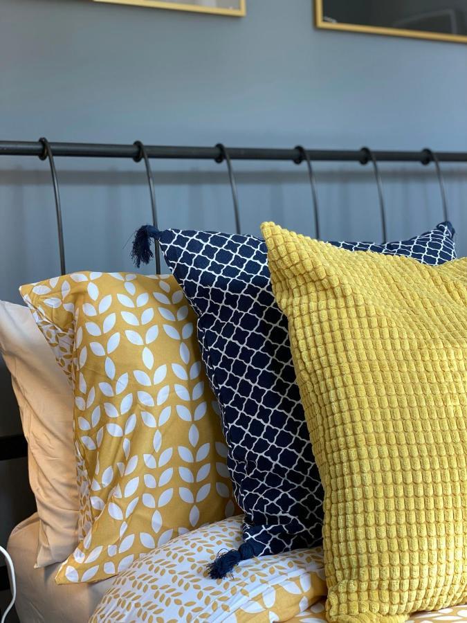 Trendy Stylish Apartment! - 5 Minute Walk To The Best Beach! - Great Location - Parking - Fast Wifi - Smart Tv - Newly Decorated - Sleeps Up To 6! Close To Bournemouth & Poole Town Centre & Sandbanks ภายนอก รูปภาพ
