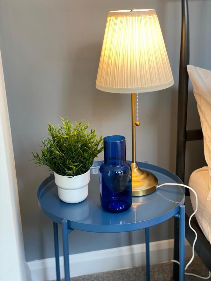 Trendy Stylish Apartment! - 5 Minute Walk To The Best Beach! - Great Location - Parking - Fast Wifi - Smart Tv - Newly Decorated - Sleeps Up To 6! Close To Bournemouth & Poole Town Centre & Sandbanks ภายนอก รูปภาพ