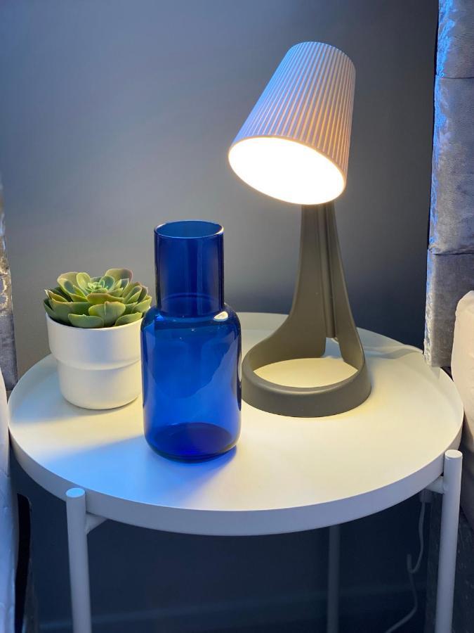 Trendy Stylish Apartment! - 5 Minute Walk To The Best Beach! - Great Location - Parking - Fast Wifi - Smart Tv - Newly Decorated - Sleeps Up To 6! Close To Bournemouth & Poole Town Centre & Sandbanks ภายนอก รูปภาพ
